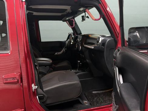 Used 2013 Jeep Wrangler Unlimited Sahara w/ Connectivity Group AWD/4WD image 20