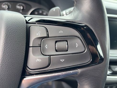 Used 2024 Buick Enclave Essence w/ Sport Touring Edition FWD image 17