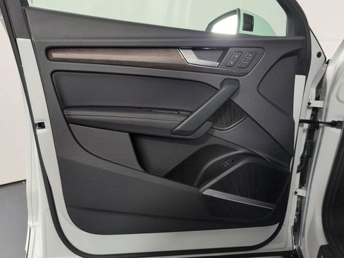 Certified 2025 Audi Q5 2.0T Premium Plus w/ Premium Plus Package image 20