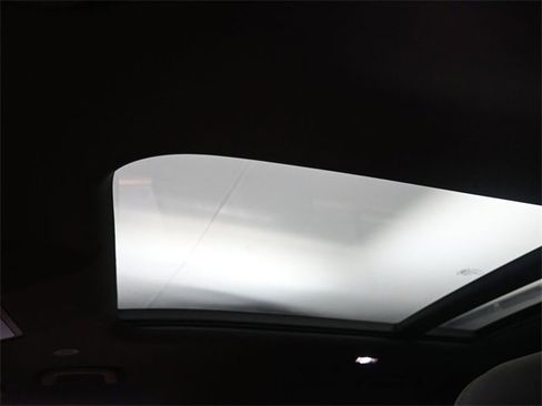 Used 2024 Land Rover Defender 130 X image 18