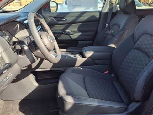 New 2025 Nissan Pathfinder SV image 29