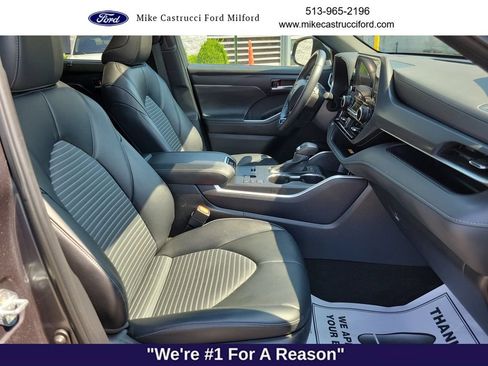 Used 2024 Toyota Highlander XSE FWD image 24