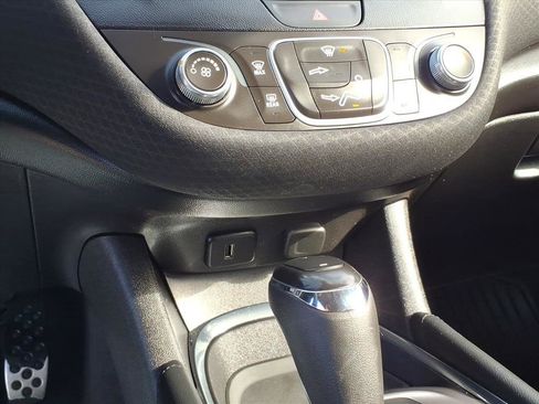 Used 2018 Chevrolet Malibu LT image 17