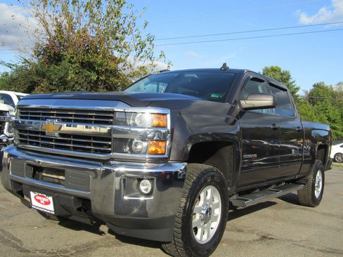 Used 2015 Chevrolet Silverado 2500 LT w/ LT Convenience Package image 3