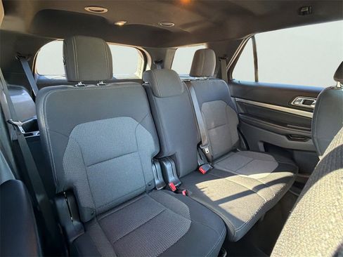 Used 2018 Ford Explorer XLT w/ Equipment Group 201A image 10