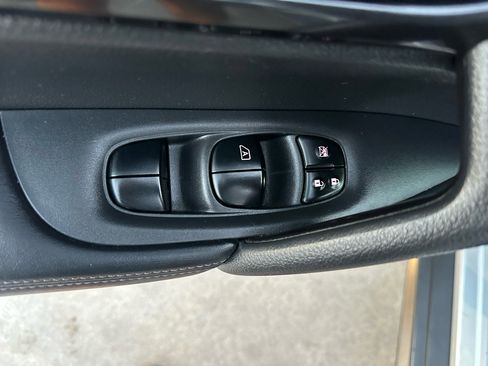 Used 2017 Nissan Rogue SV image 34