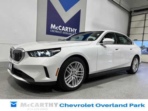 Used 2025 BMW 530i xDrive w/ Premium Package AWD/4WD image 9