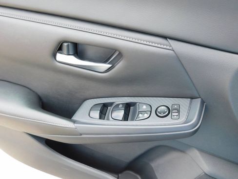 Used 2024 Nissan Sentra SV FWD image 18