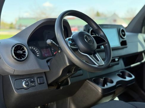 Used 2019 Mercedes-Benz Sprinter 170 Cargo image 10