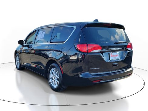 Used 2024 Chrysler Voyager LX image 3