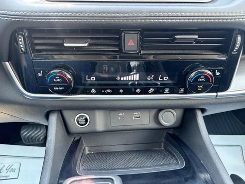 Used 2021 Nissan Rogue SV AWD/4WD image 14