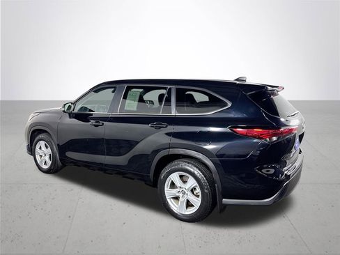 Used 2023 Toyota Highlander LE image 8