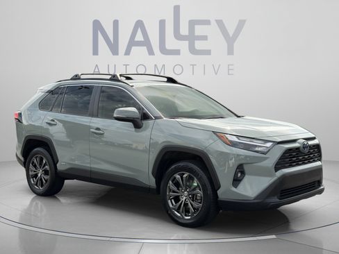 Used 2022 Toyota RAV4 XLE Premium AWD/4WD image 7