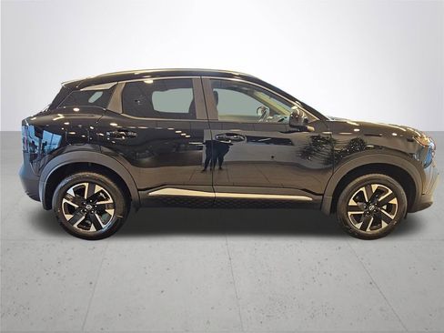 New 2026 Nissan Kicks SV w/ Charging Package image 6