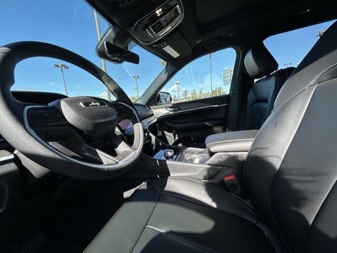 New 2025 Jeep Grand Cherokee L Limited image 16