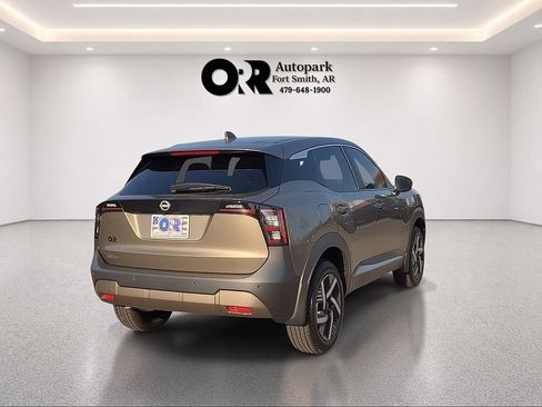 Used 2025 Nissan Kicks SV w/ Illumination Package FWD image 5