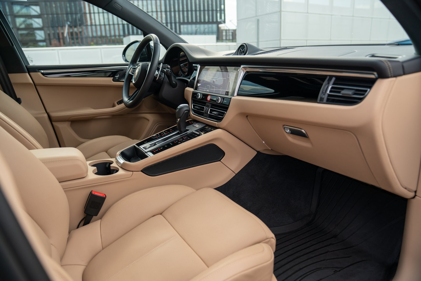 Certified 2026 Porsche Macan AWD/4WD image 26