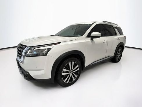 Used 2023 Nissan Pathfinder Platinum AWD/4WD image 3