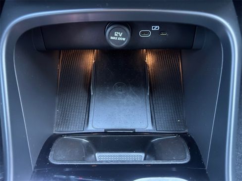 Certified 2025 Volvo XC40 B5 Plus image 15