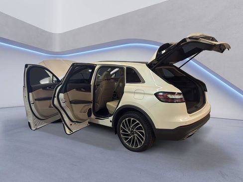 Used 2019 Lincoln Nautilus Reserve image 10