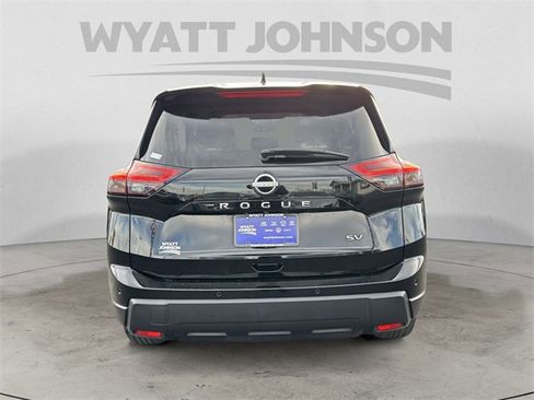 Used 2024 Nissan Rogue SV image 4