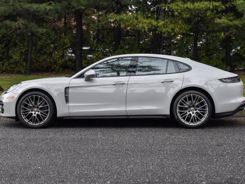 Used 2023 Porsche Panamera 4 Platinum Edition AWD/4WD image 5