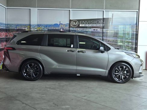 Certified 2026 Toyota Sienna XSE FWD image 4