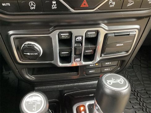 Used 2018 Jeep Wrangler Unlimited Sahara image 26