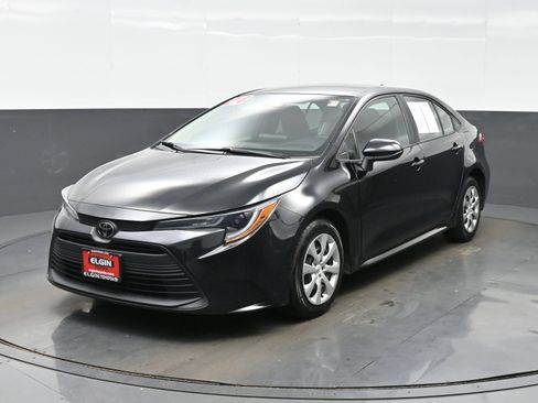 Used 2024 Toyota Corolla LE FWD image 2