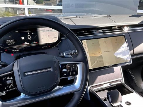 New 2026 Land Rover Range Rover SE image 7