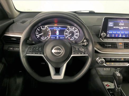 Used 2025 Nissan Altima 2.5 SV FWD image 5