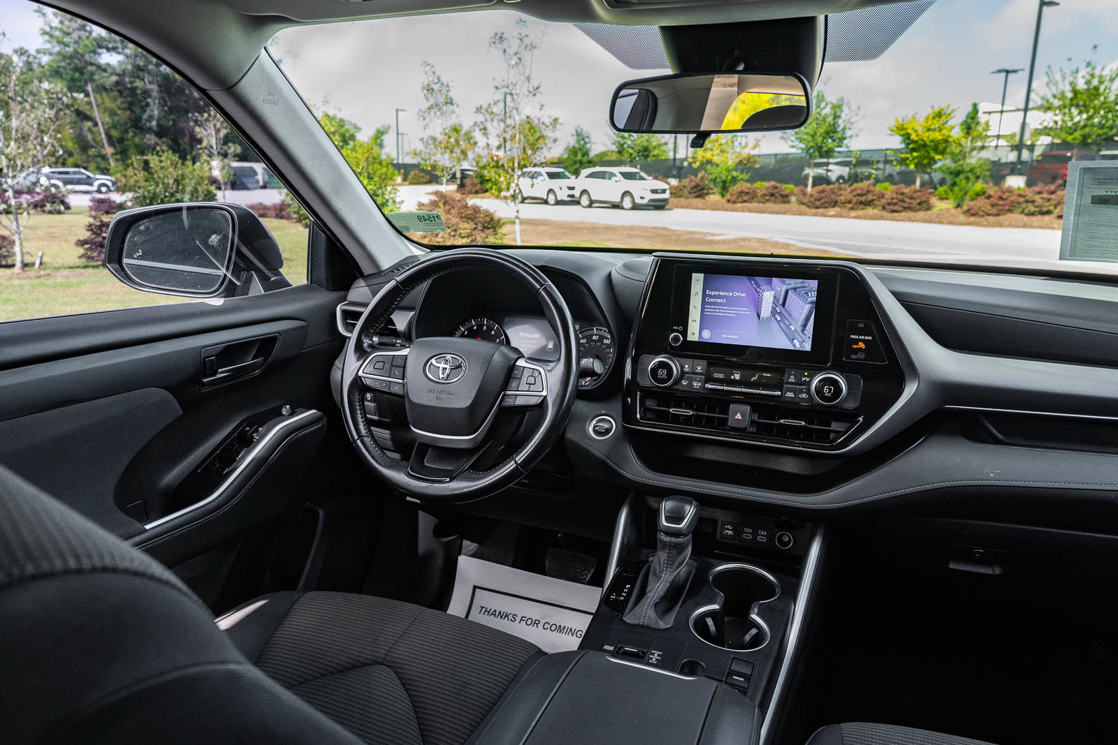 Used 2024 Toyota Highlander LE FWD image 31