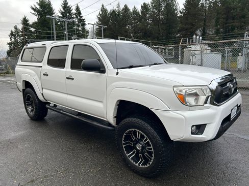 Used 2013 Toyota Tacoma Double Cab V6 4WD image 3