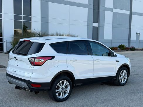 Used 2017 Ford Escape SE w/ SE Cold Weather Package AWD/4WD image 5