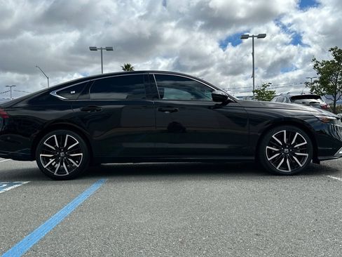 Used 2024 Honda Accord Touring image 3