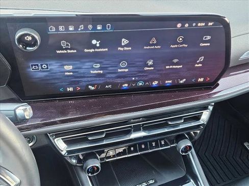 Used 2024 Chevrolet Traverse Z71 image 13