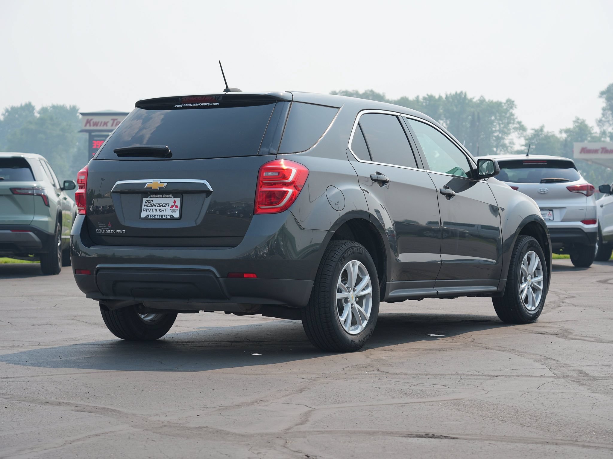 Used 2017 Chevrolet Equinox LS AWD/4WD image 3