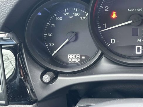 Used 2025 Porsche Macan image 20