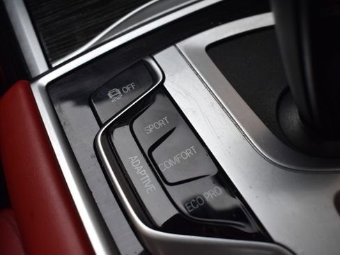 Used 2021 BMW 750i xDrive w/ Executive Package image 44