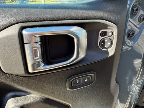 New 2025 Jeep Wrangler Unlimited Rubicon w/ Steel Bumper Group image 14