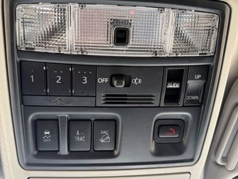 Used 2021 Toyota 4Runner Limited AWD/4WD image 27
