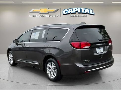 Used 2017 Chrysler Pacifica Touring-L Plus w/ Tire & Wheel Group FWD image 3