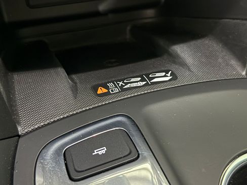 Used 2020 Chevrolet Equinox Premier image 30