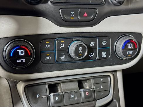Certified 2022 GMC Terrain SLT w/ Infotainment Package II FWD image 14