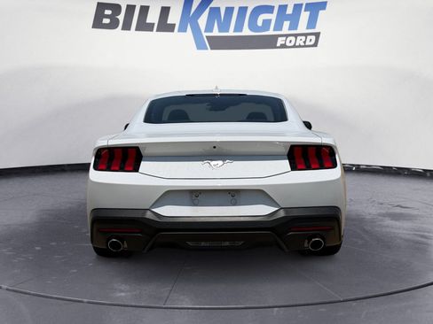 Used 2025 Ford Mustang Coupe RWD image 4