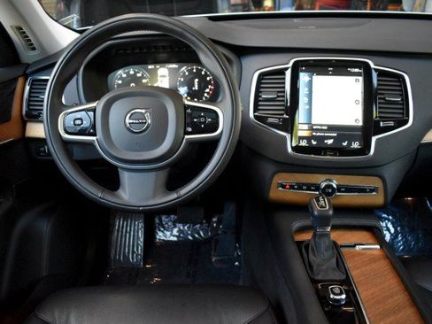 Used 2022 Volvo XC90 T6 Momentum w/ Advanced Package AWD/4WD image 9