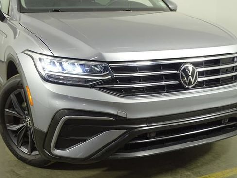 Used 2024 Volkswagen Tiguan SE AWD/4WD image 47