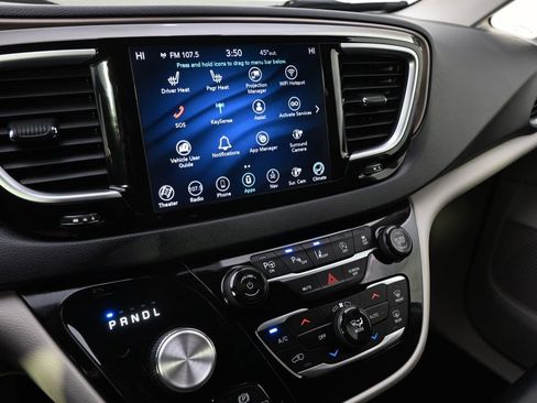 Used 2018 Chrysler Pacifica Touring-L Plus image 27