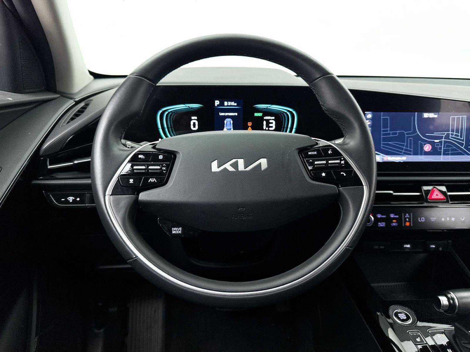 Used 2023 Kia Niro EX FWD image 3