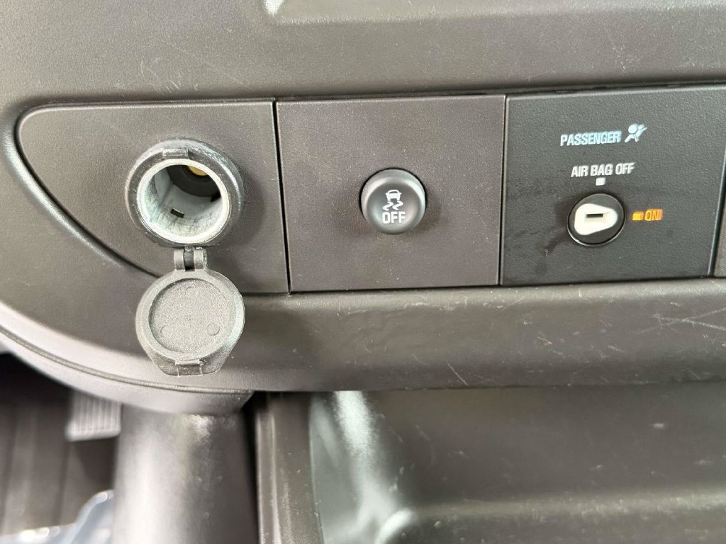 Used 2025 Chevrolet Express 2500 w/ Driver Convenience Package RWD image 22